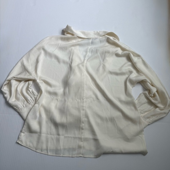Banana Republic Ivory Tie Neck Blouse Silk Blend Long Sleeve Top Size L NWT - Picture 2 of 3